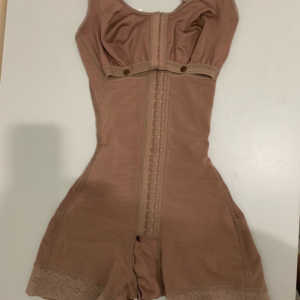 Bodyshaper - Picture 4 of 9